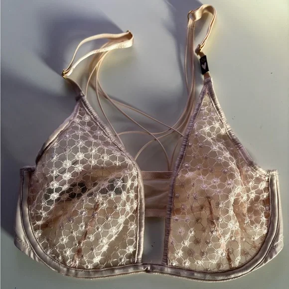 NWT Victoria’ Secret bras size 32D - Picture 3 of 6